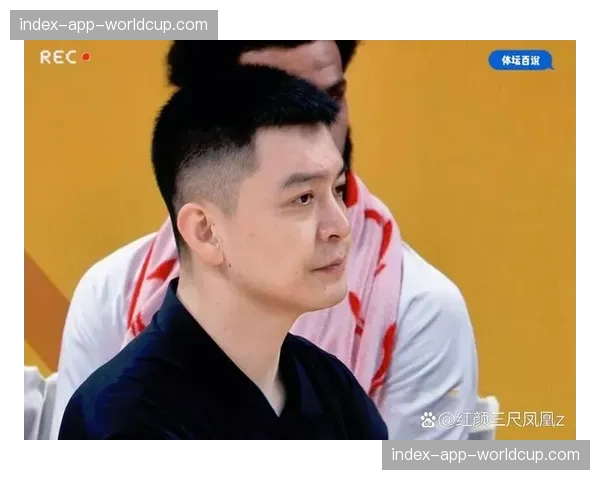 杨鸣接受《体坛周报》专访，谈辽宁队新老交替与本赛季目标